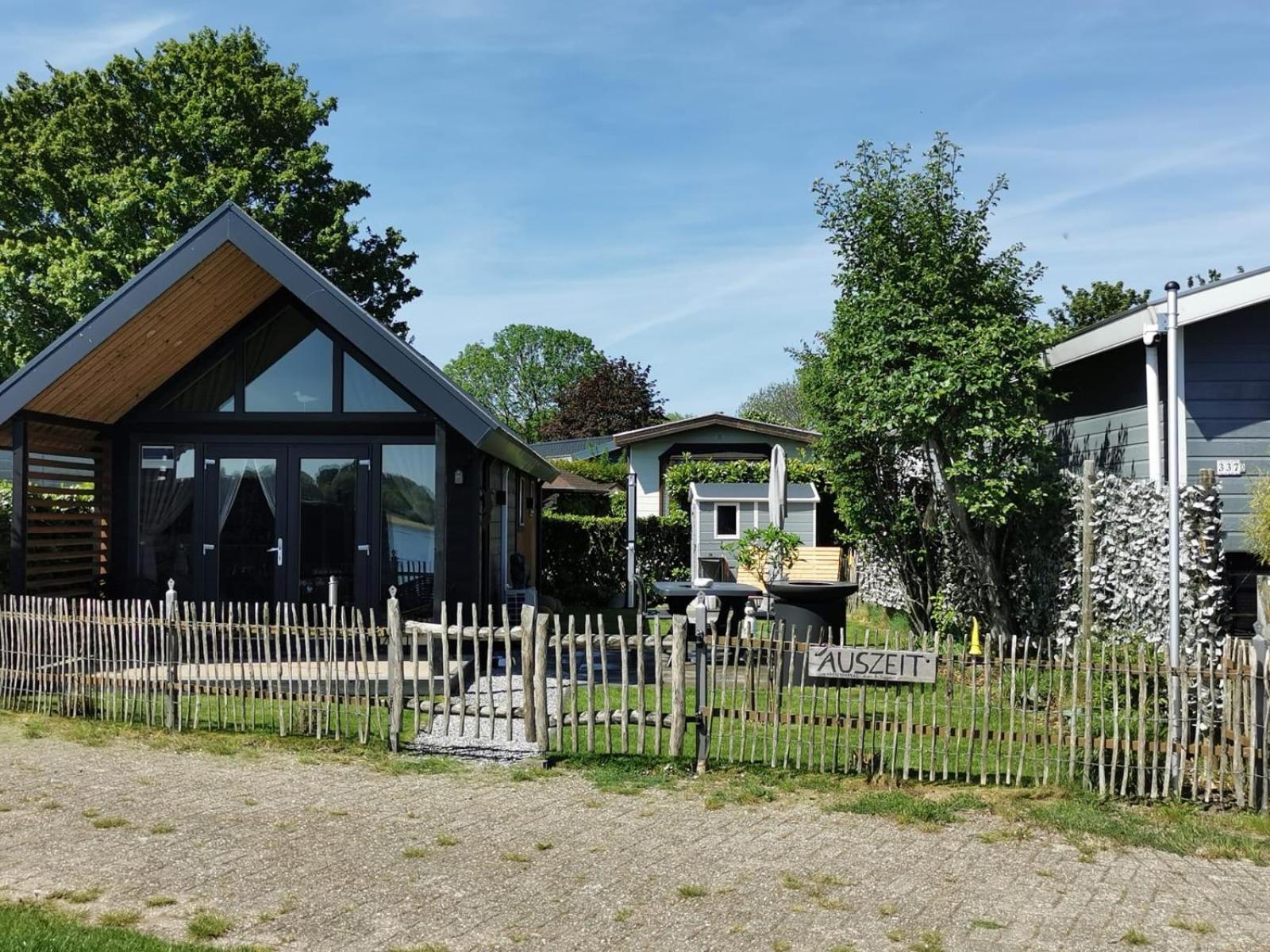 Tiny Haus Auszeit Am See Lathum Buitenkant foto